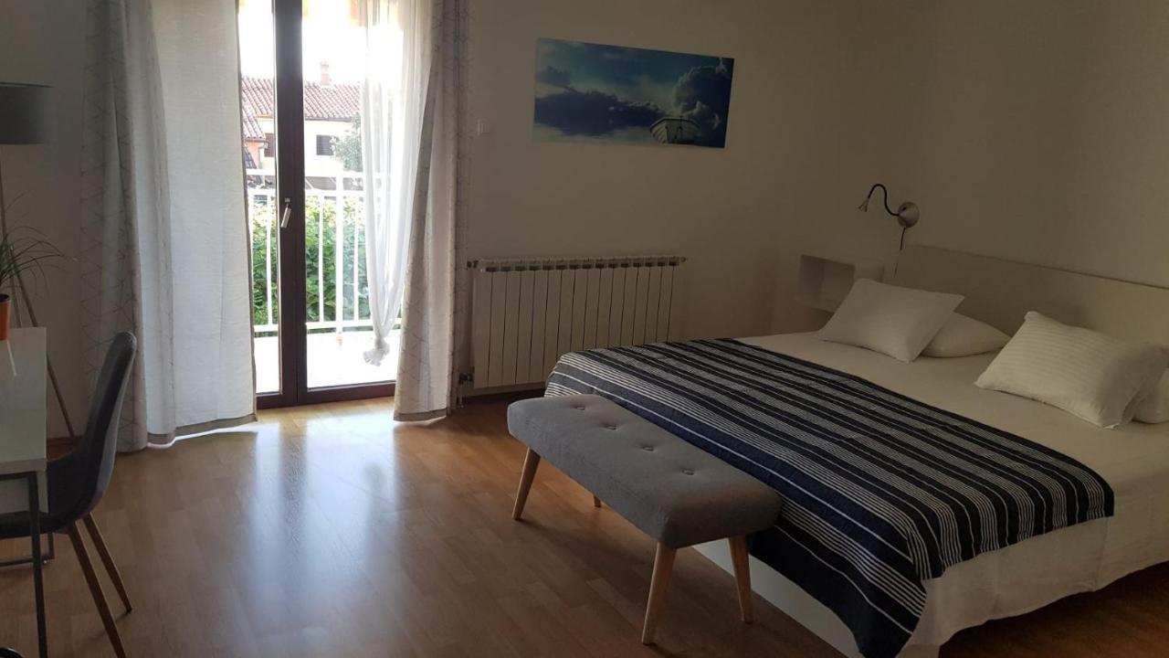 Apartment mit Balkon