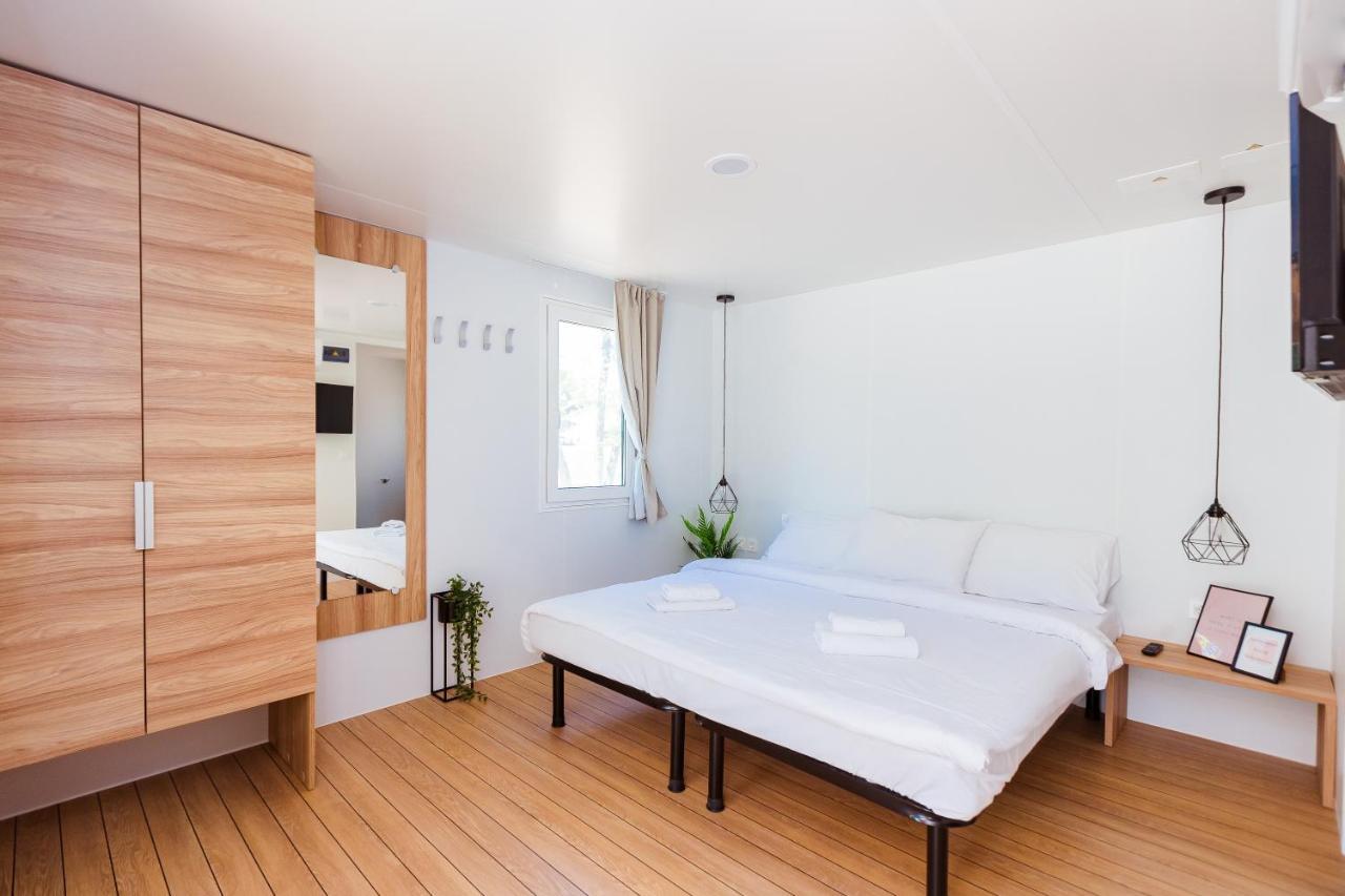 One-Bedroom Mobile Home,1036518700:JPEG