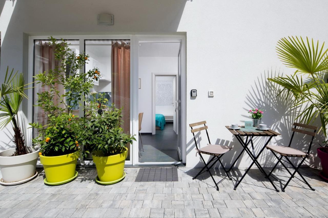 One-Bedroom Apartment,1049433733:JPEG