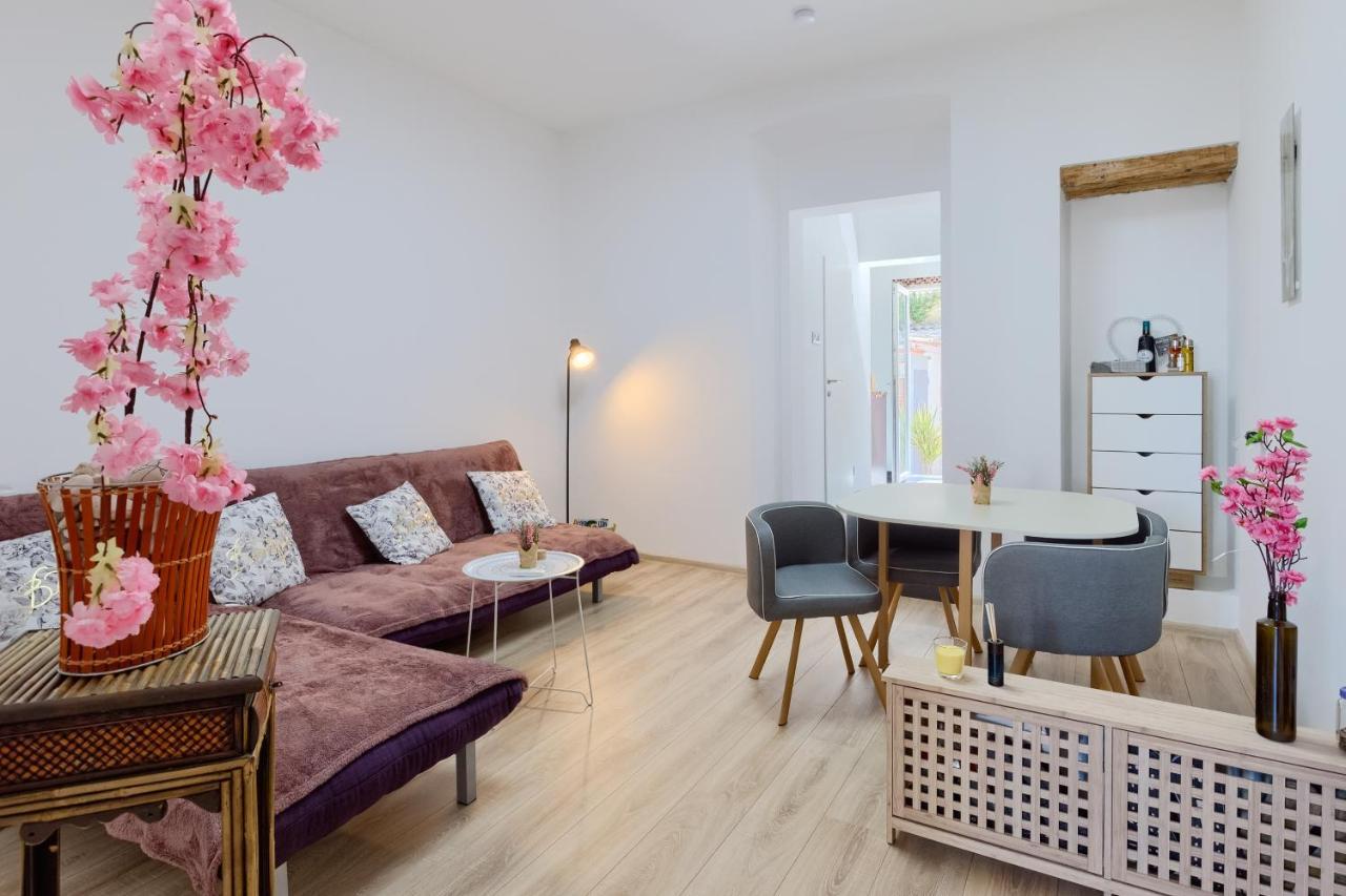 Deluxe Apartment,1049797495:JPEG