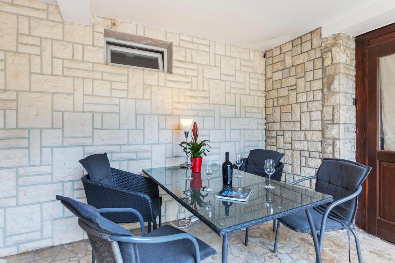 Two-Bedroom Apartment,1092343521:JPEG