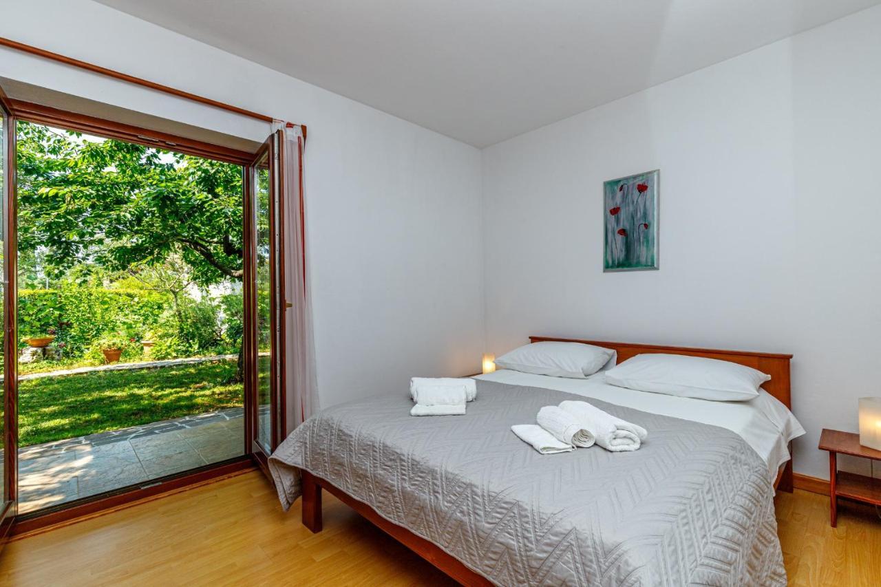 One-Bedroom Apartment with Patio,1116137961:JPEG