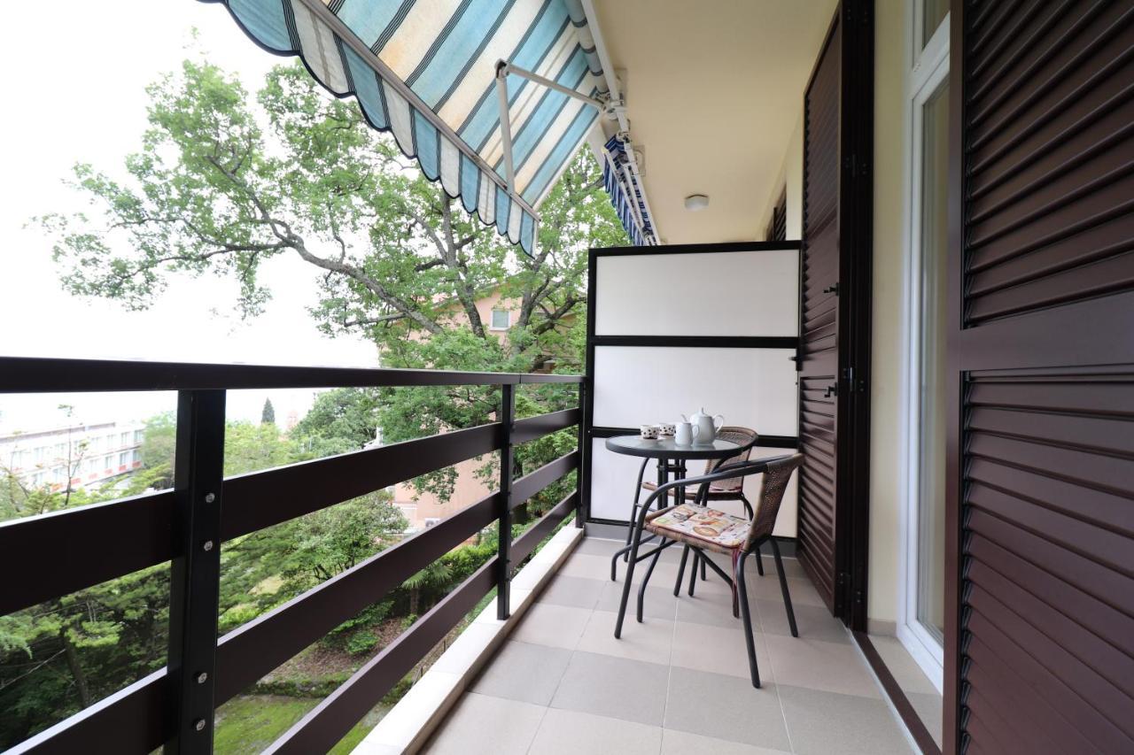 One-Bedroom Apartment,1124403291:JPEG