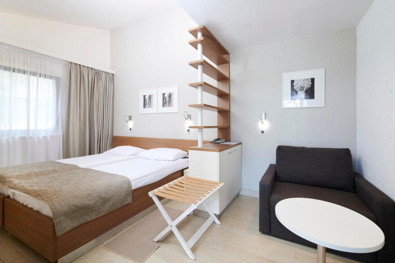 Classic Room with Terrace,1130798358:JPEG