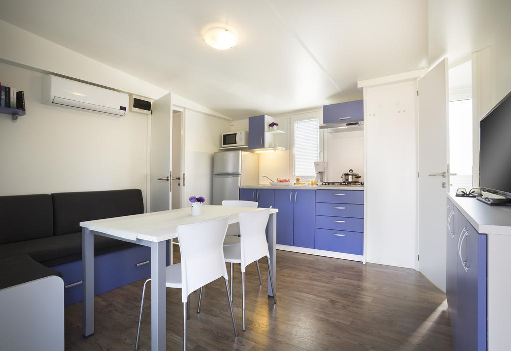 Standard Two-Bedroom Mobile Home,825617960:JPEG