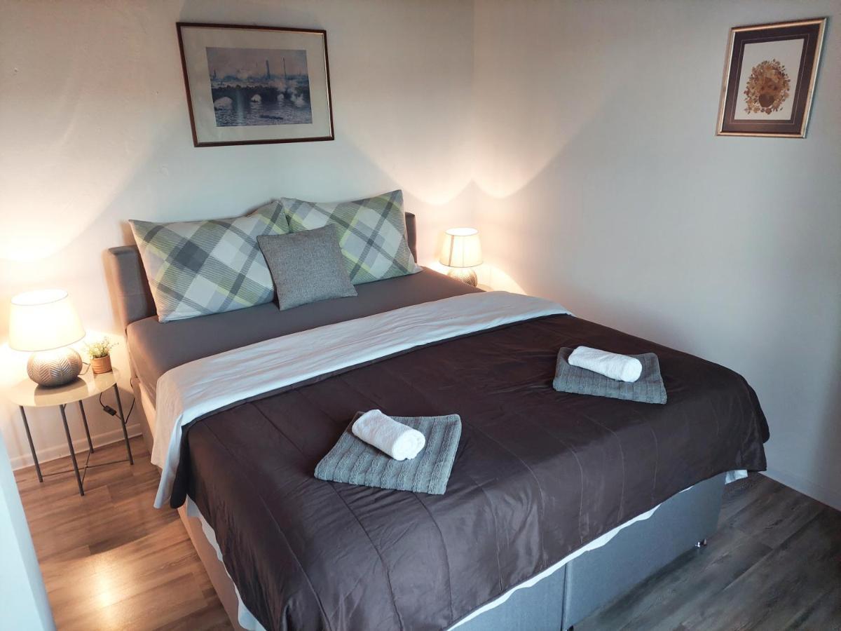 One-Bedroom Apartment,1405007804:JPEG