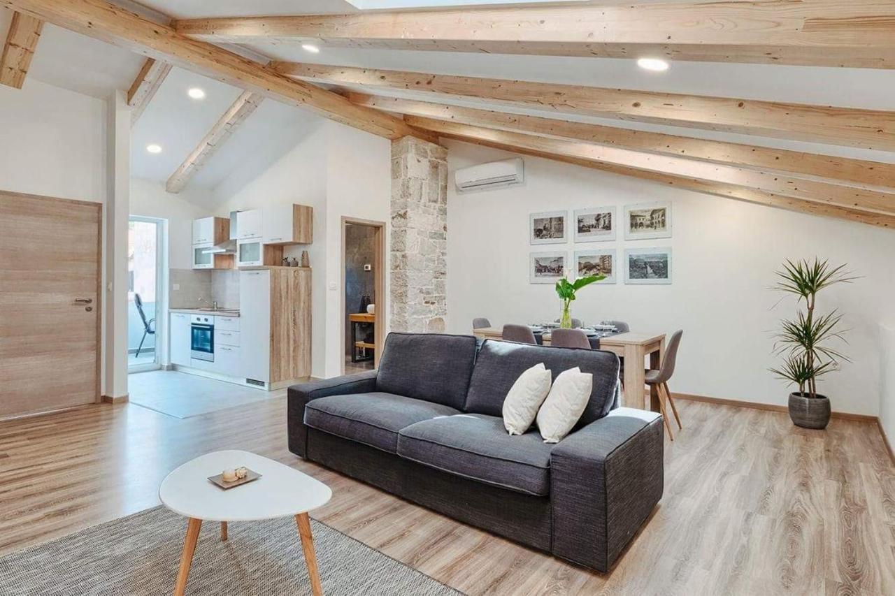 Two-Bedroom Apartment,1196989921:JPEG