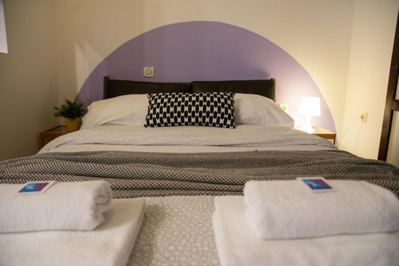 Queen Studio,1205299045:JPEG