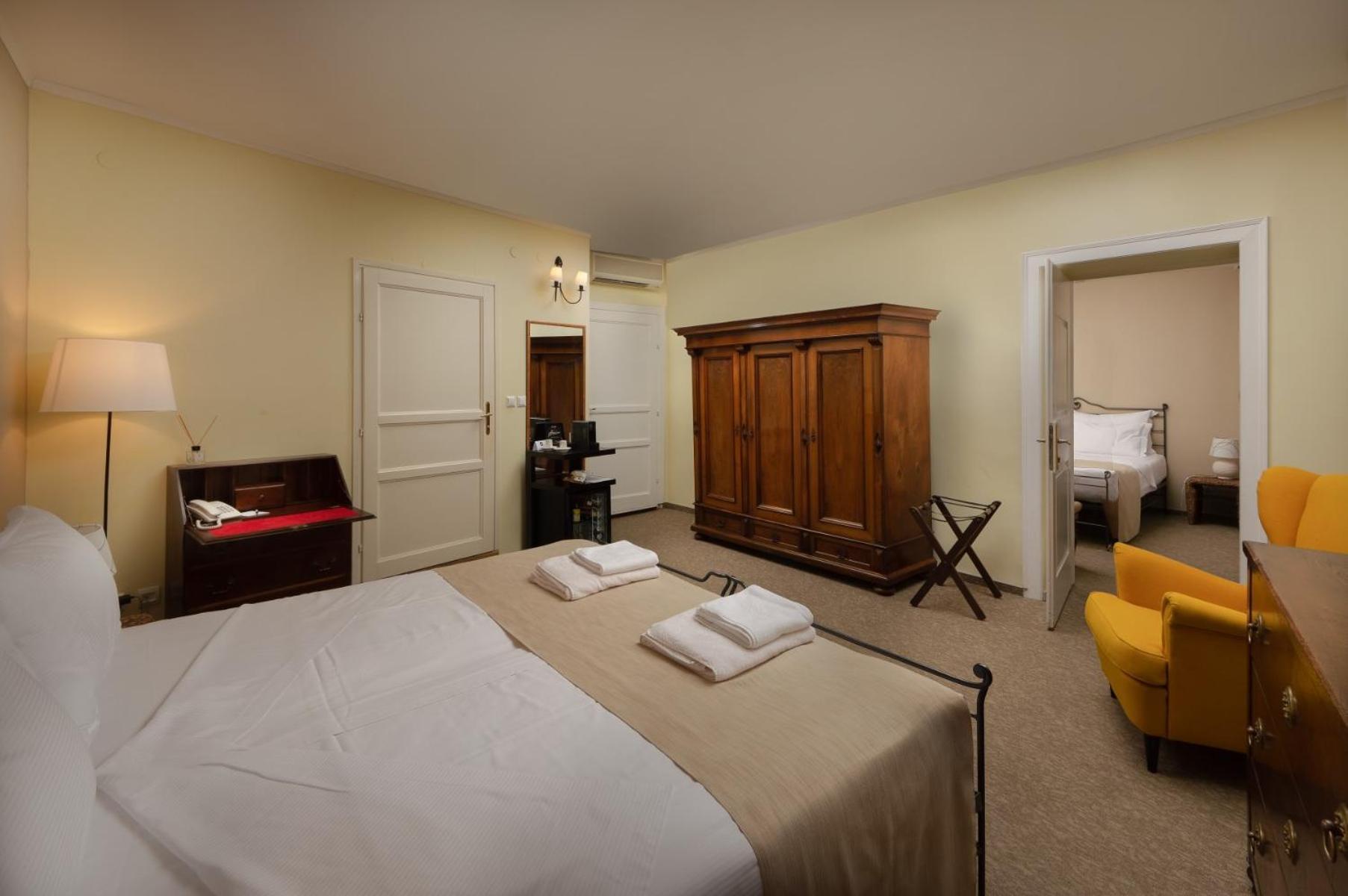 Family Room,1219583662:JPEG