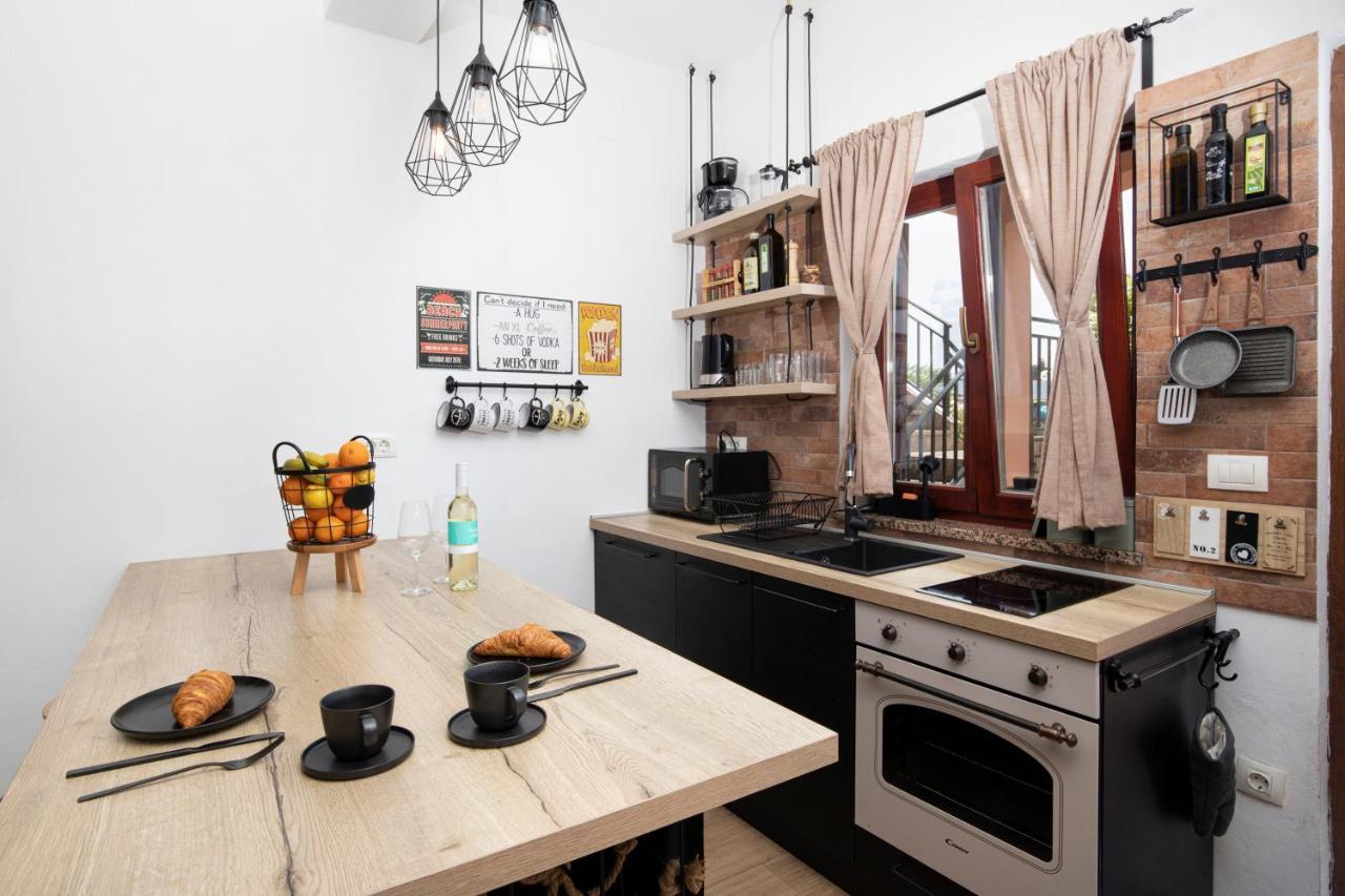 One-Bedroom Apartment,1235707721:JPEG