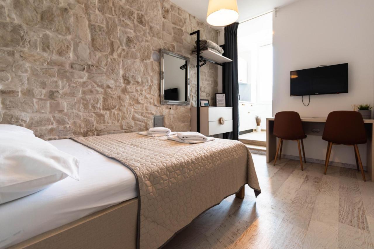 Studio,1240332391:JPEG