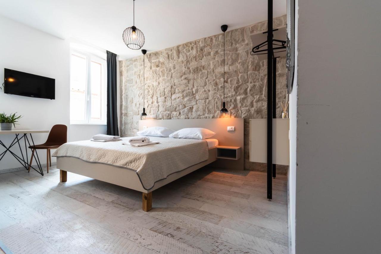 Studio,1245317938:JPEG