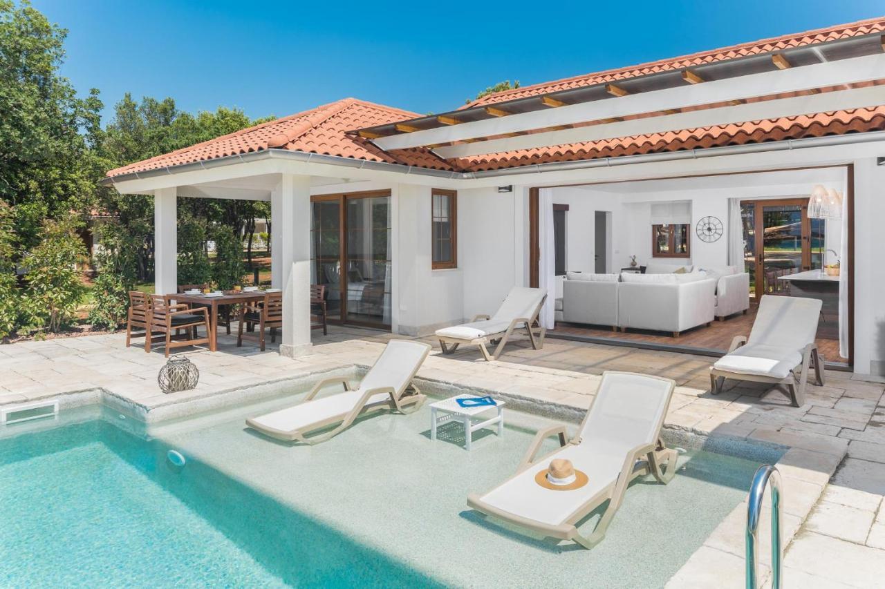Beachfront Villa with Swimming Pool and Sea View
