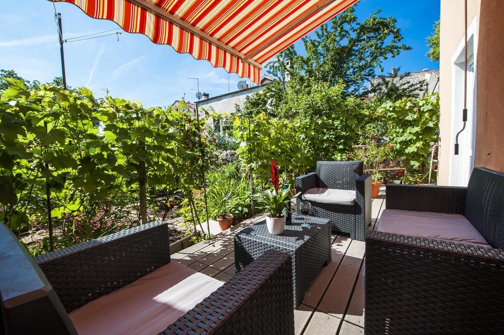 Studio with Patio,169262469:JPEG