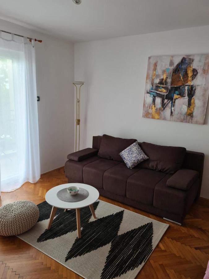 Two-Bedroom Apartment,1295977135:JPEG