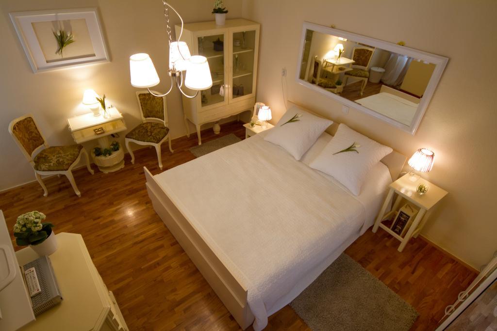 One-Bedroom Apartment,232037728:JPEG