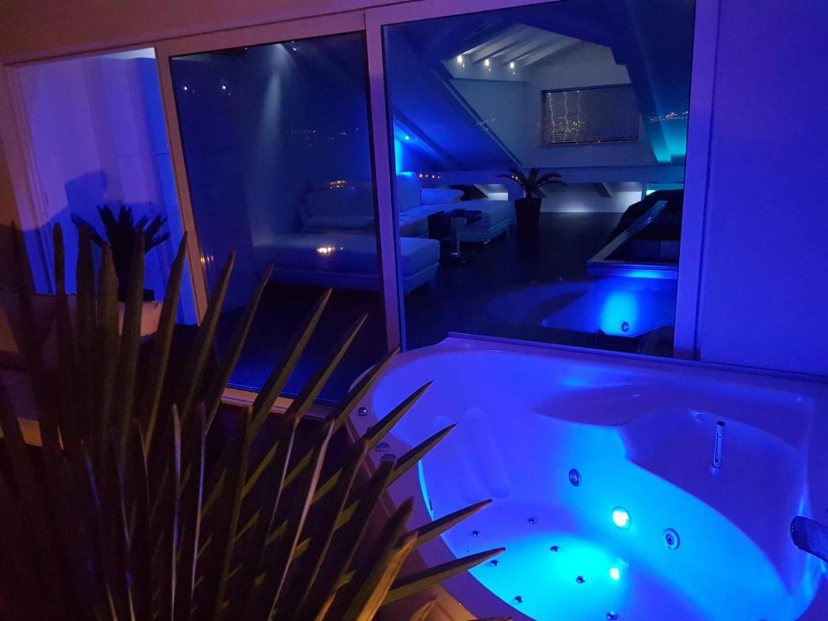 Studio with Spa Bath