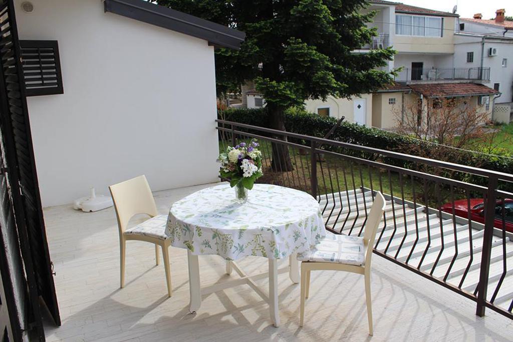 Apartment with Garden View