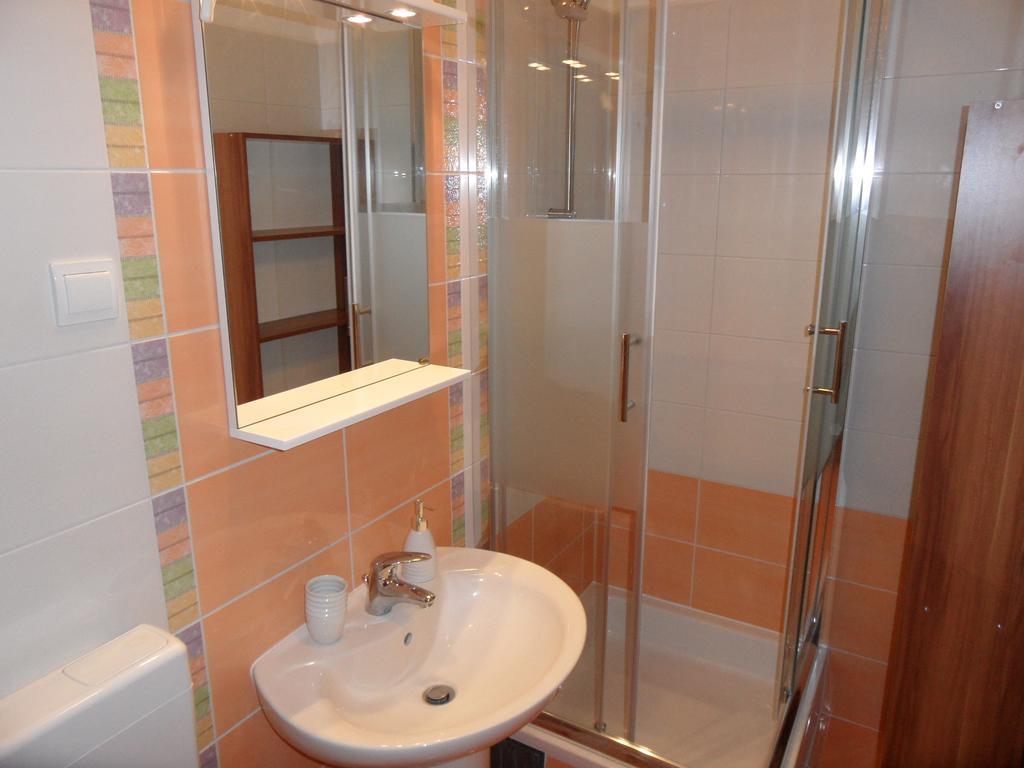 Studio Apartment,228215198:JPEG