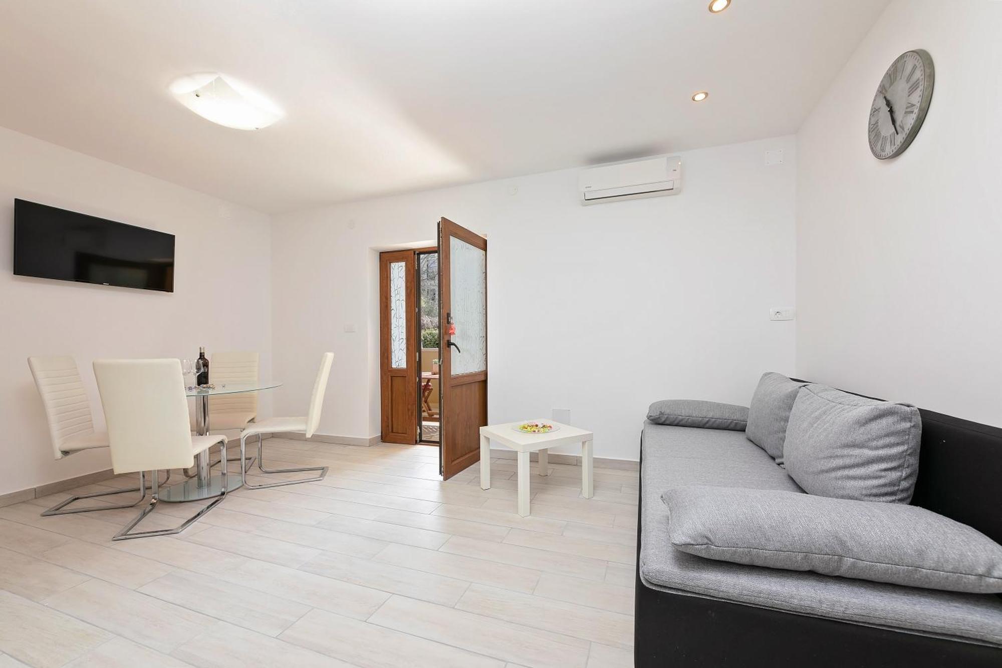 Apartment with Terrace,1581067421:JPEG