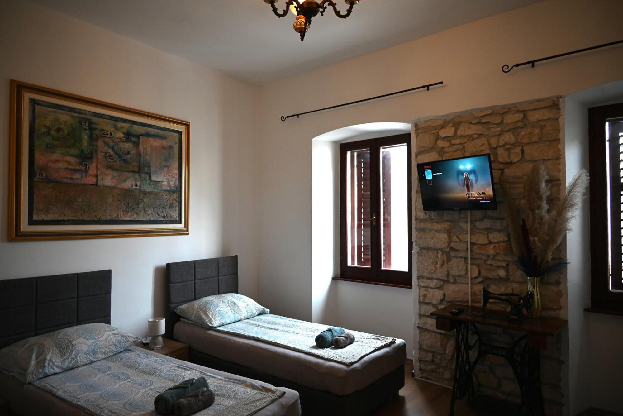 Small Twin Room,1587535438:JPEG