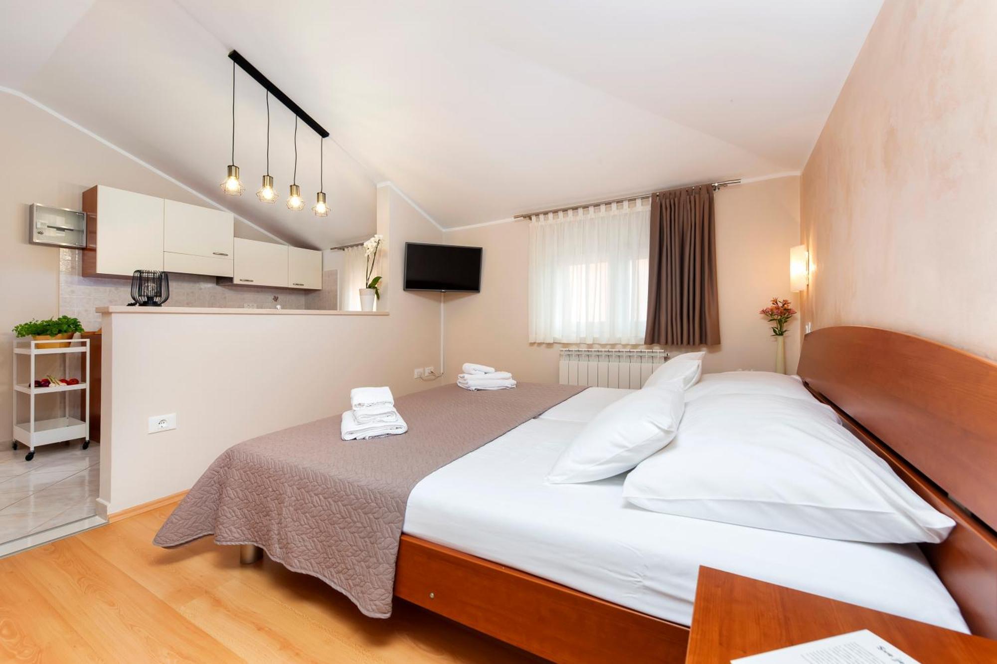 Superior Studio,1596087187:JPEG