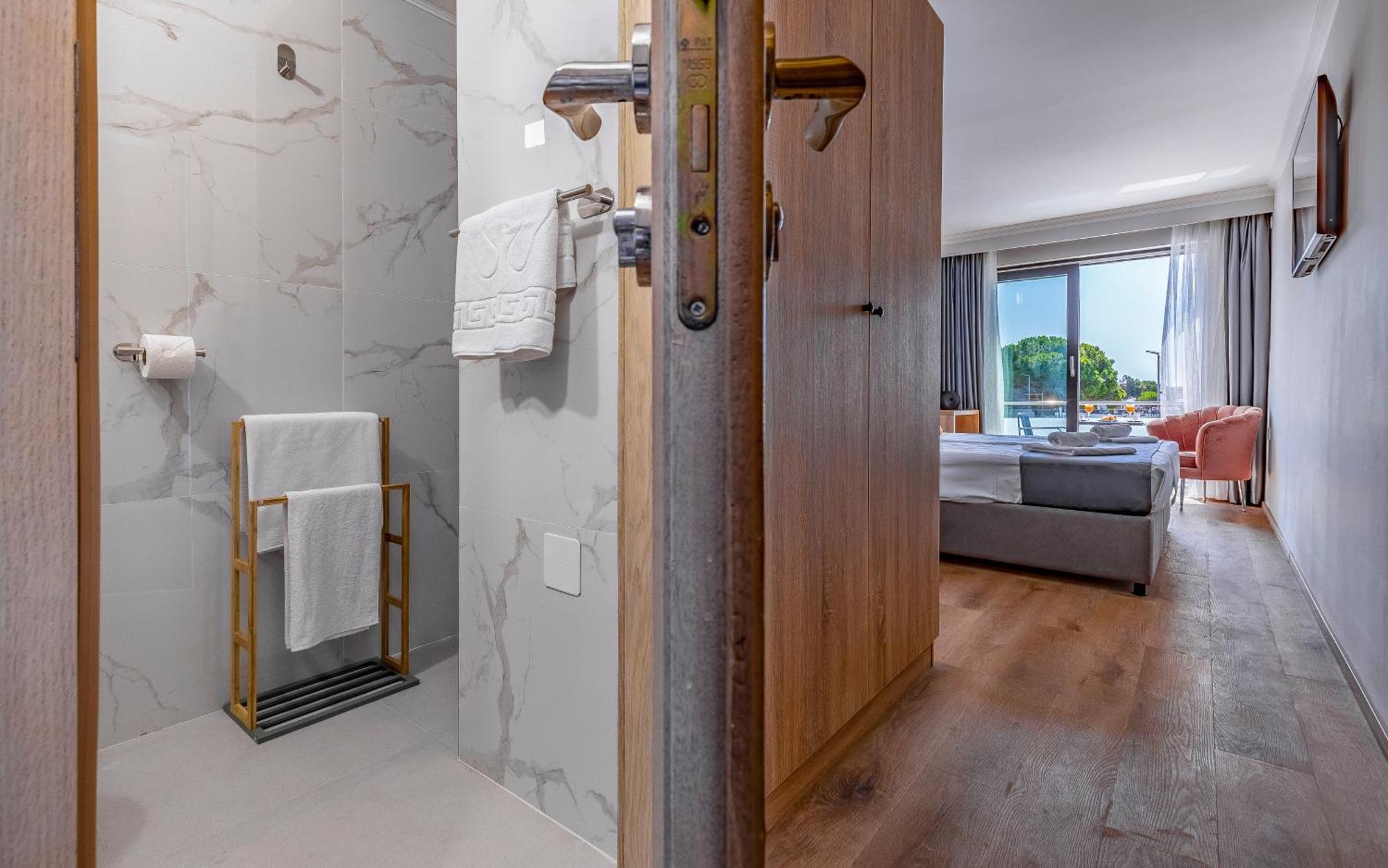 Double Room with Balcony and Sea View,1599684483:JPEG