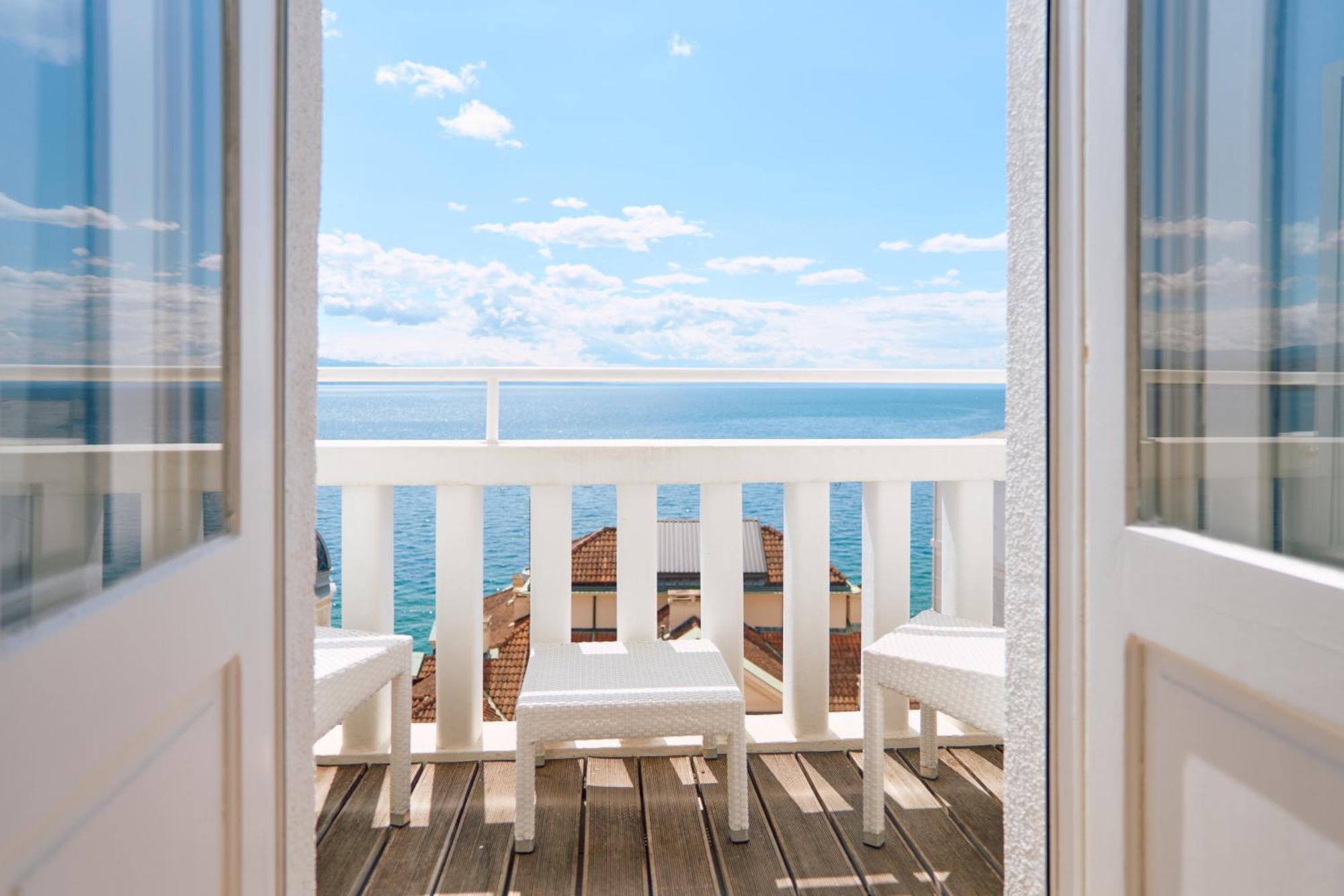 Deluxe Double Room with Sea Side