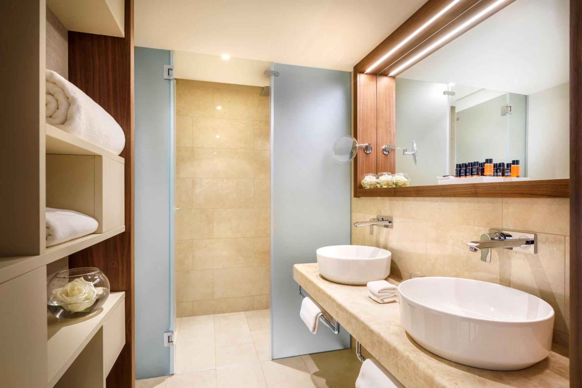 V Level Junior Suite for 2+2 Seaview - Villas
