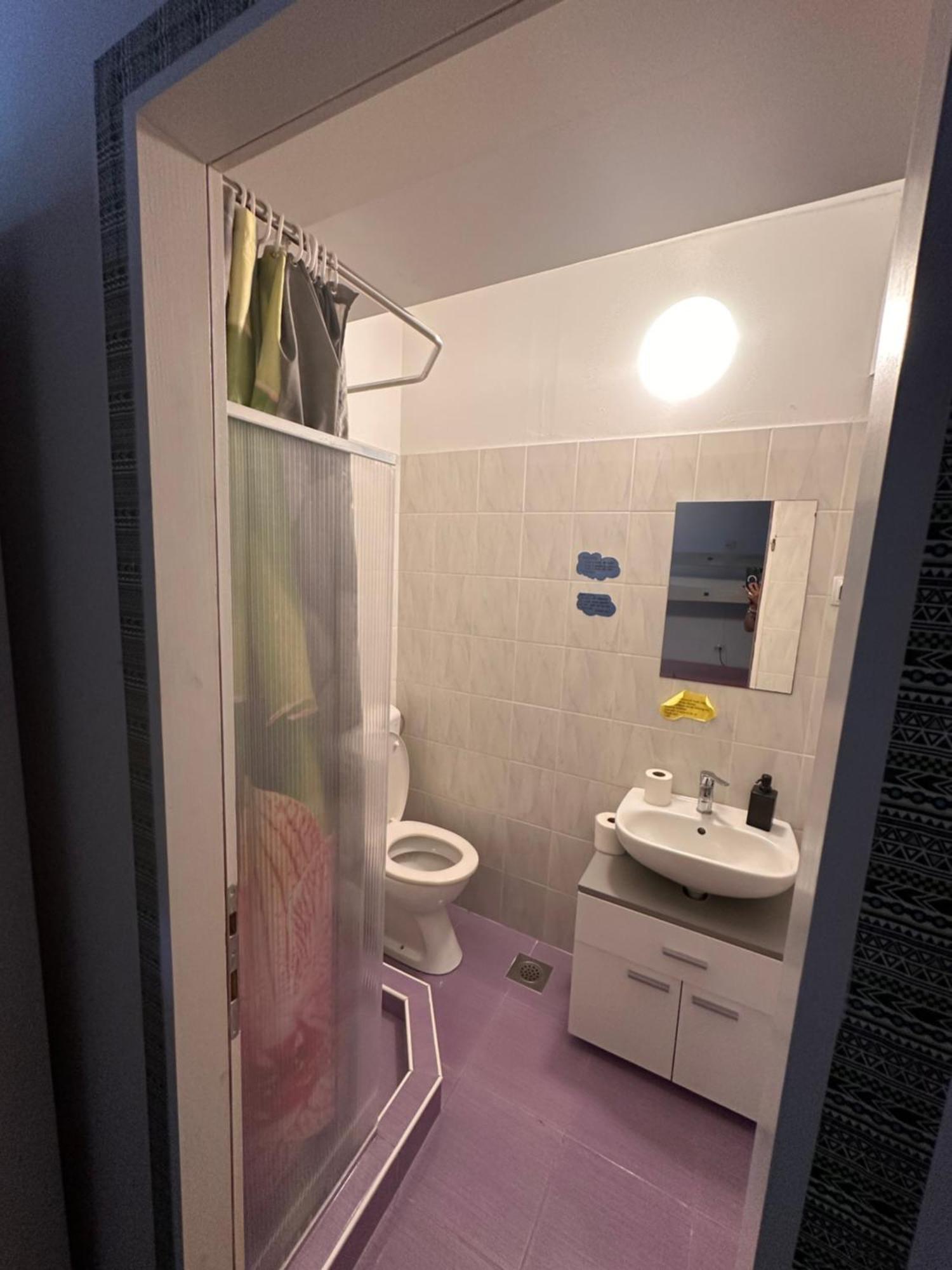 Bed in een Gemengde Slaapzaal met 6 Bedden