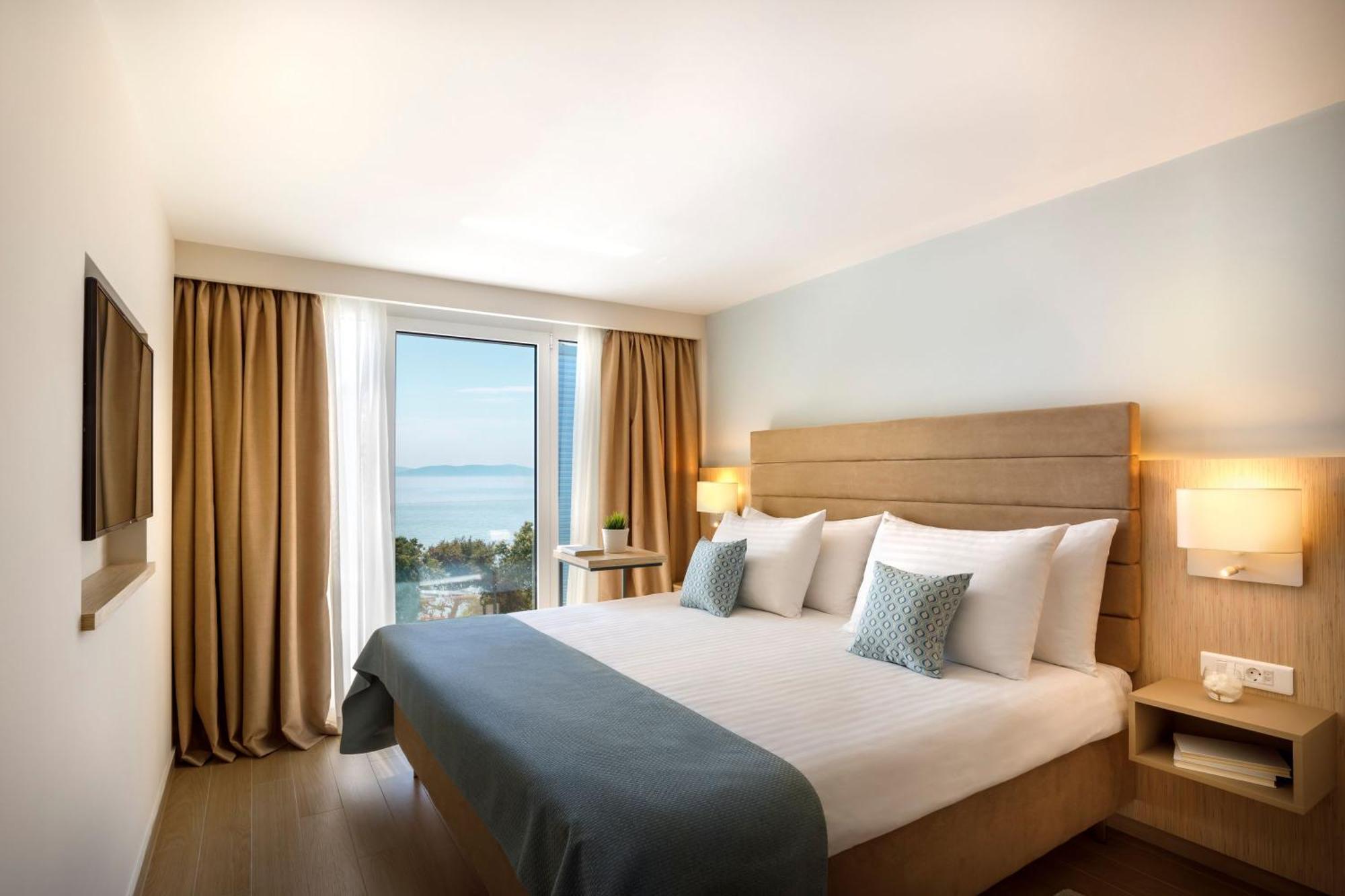 Junior Suite 21 Seaview Designed Adults