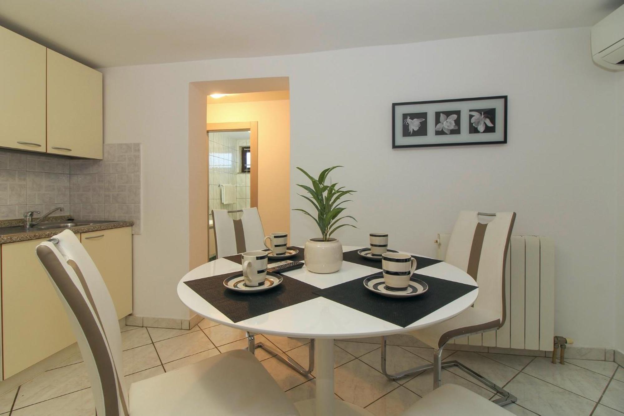 Two-Bedroom Apartment,1705057375:JPEG