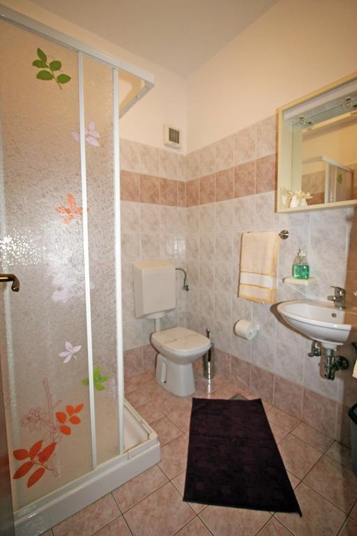 Studio with Patio,210650612:JPEG