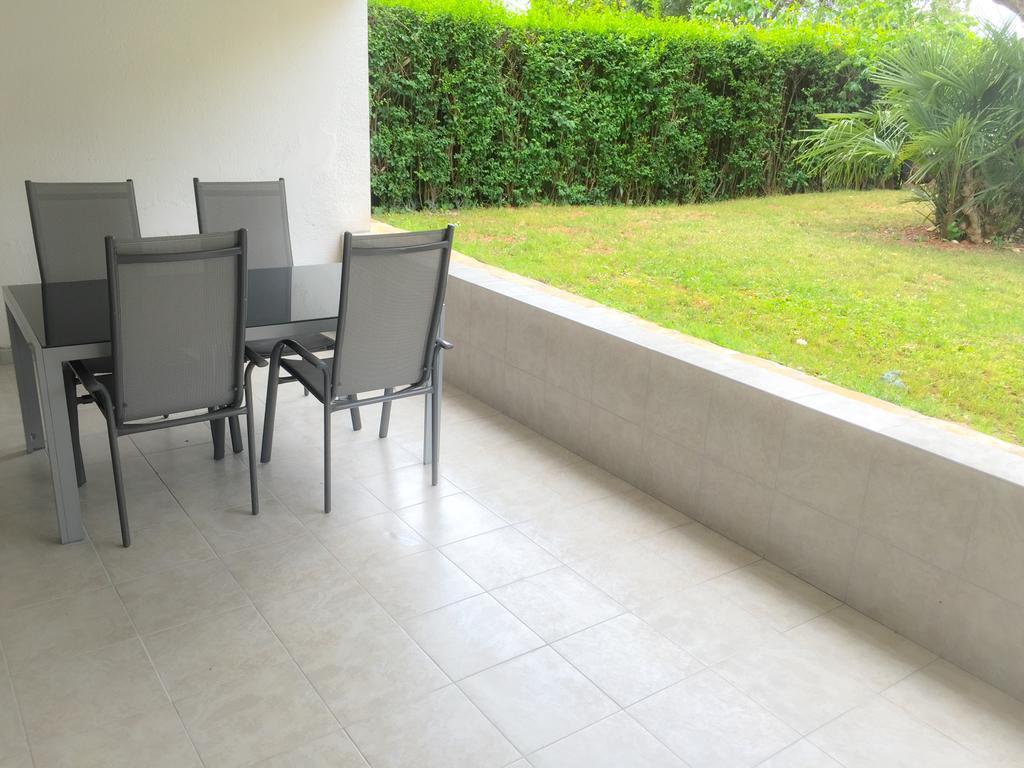 One-Bedroom Apartment with Patio and Garden View,254167169:JPEG