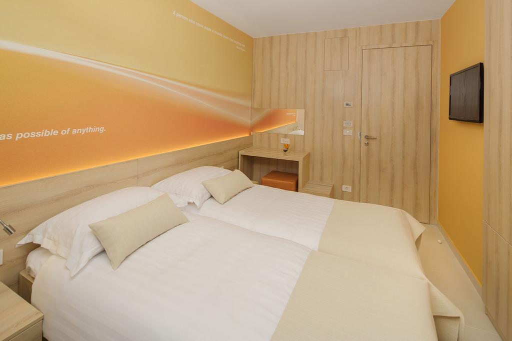 Classic Zimmer mit Balkon – Parkseite