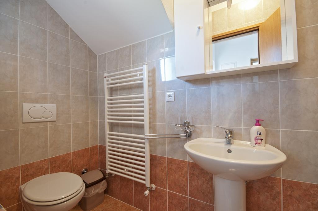 Two-Bedroom Apartment with Terrace,250201385:JPEG