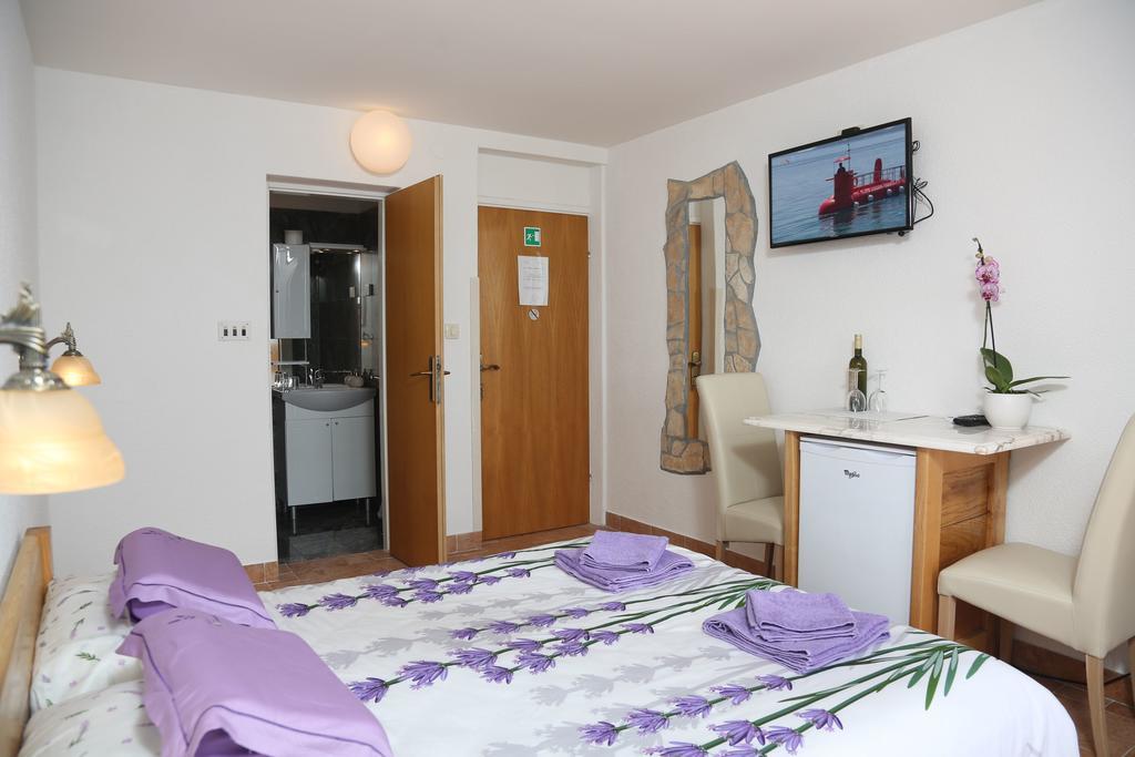 Double Room with Balcony and Sea View,255043921:JPEG