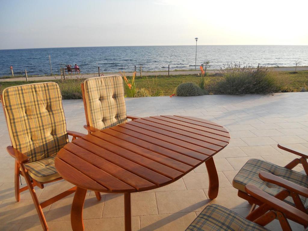 One-Bedroom Apartment with Terrace and Sea View,664695093:JPEG