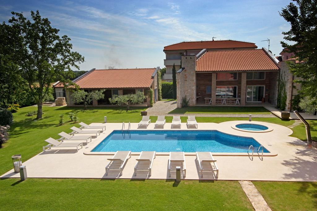 Deluxe Two-Bedroom Apartment with Terrace,326185210:JPEG