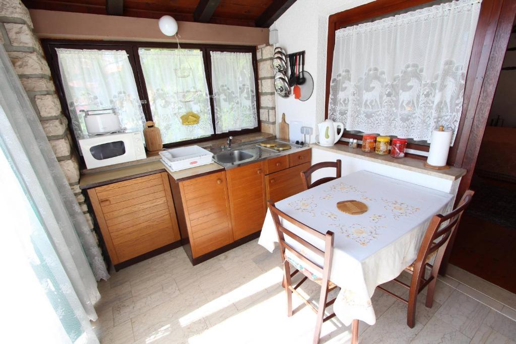 One-Bedroom Apartment with Summer Kitchen