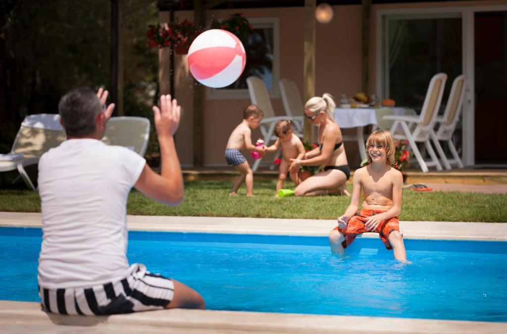 Premium Two-Bedroom Mobile Home,115257671:JPEG