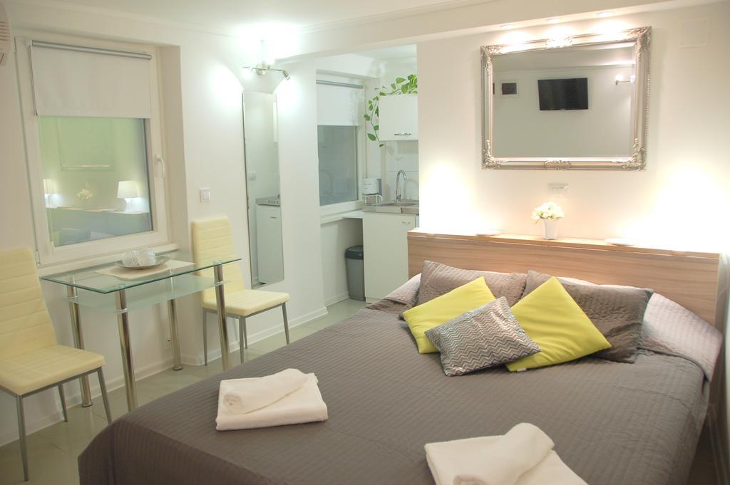 Studio Apartment,389596770:JPEG