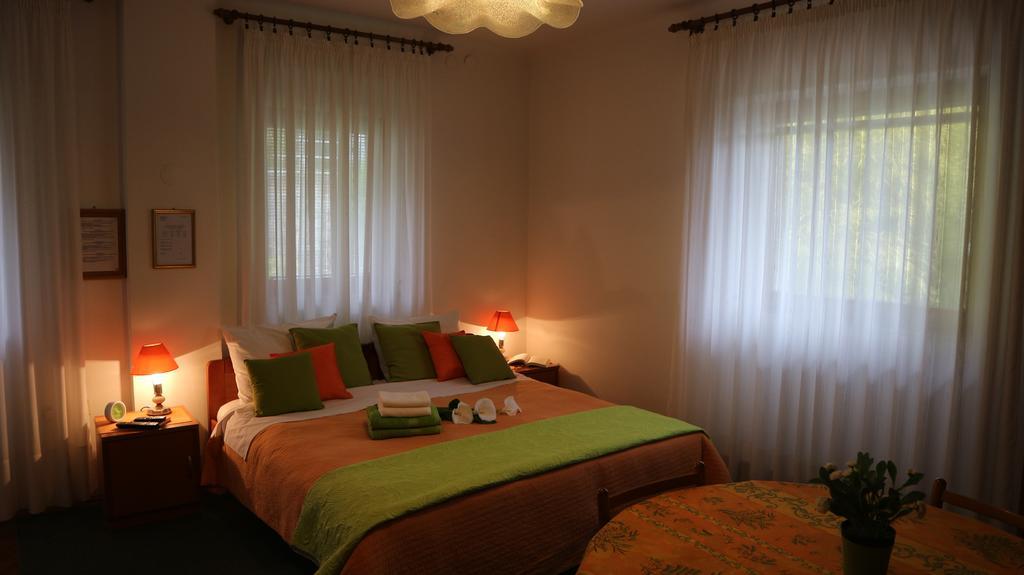 Studio with Garden View and Partial Sea View,394490196:JPEG