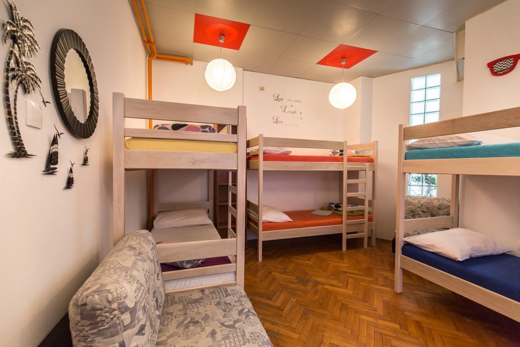 Bed in een Gemengde Slaapzaal met 10 Bedden
