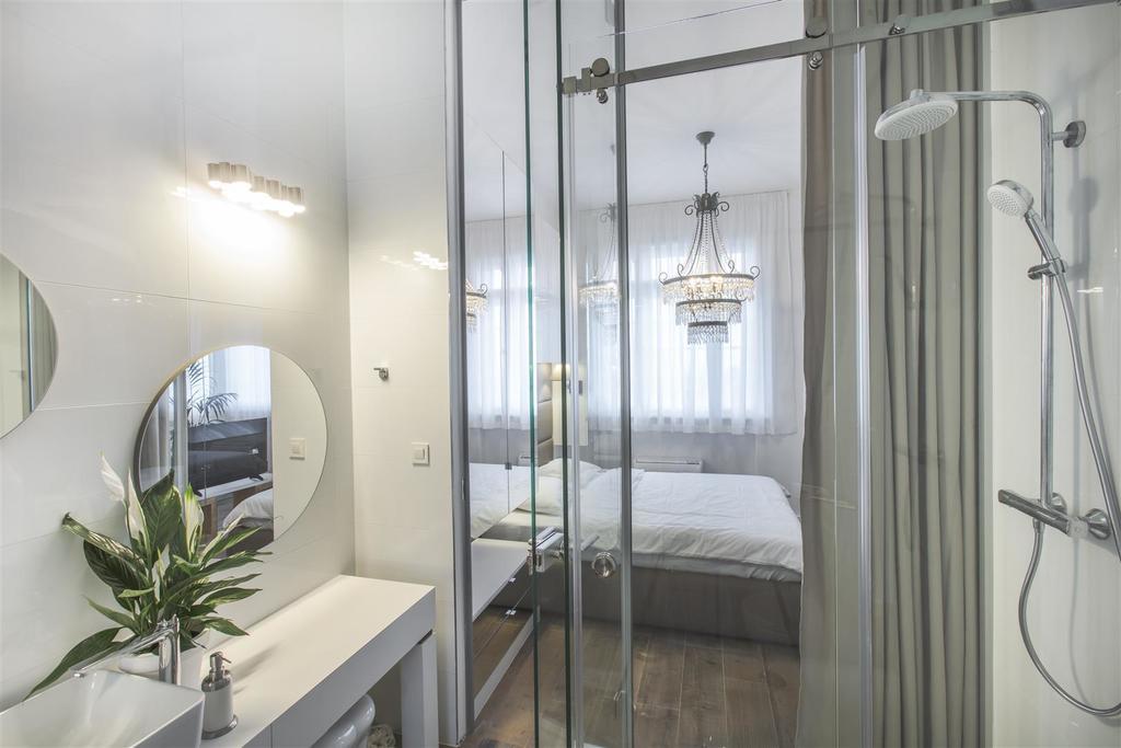 Deluxe One-Bedroom Apartment,407203338:JPEG