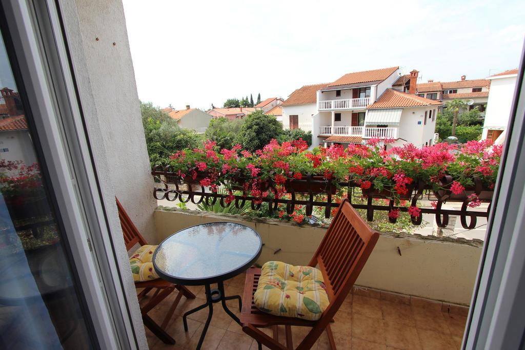 One-Bedroom Apartment with Balcony,710054989:JPEG