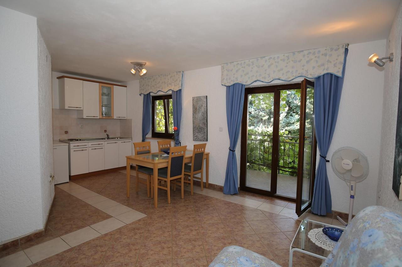 Two-Bedroom Apartment with Balcony,640751841:JPEG