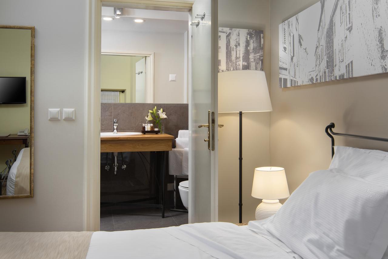 Standard Double Room,664638702:JPEG