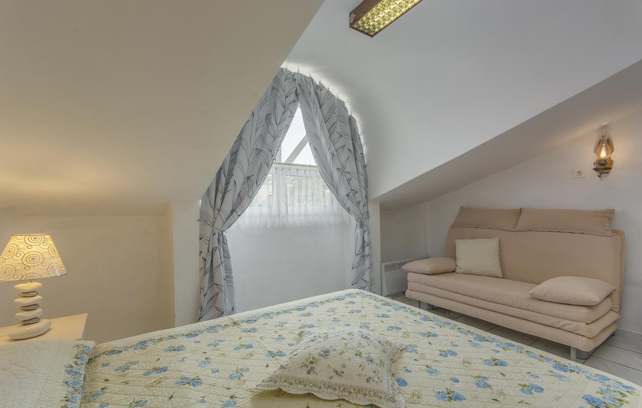 One-Bedroom Apartment with Terrace,664812312:JPEG