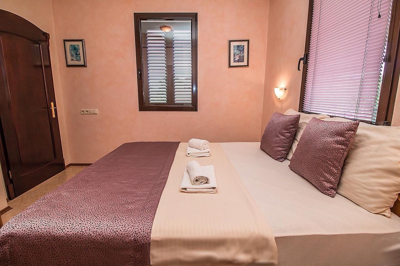 Two-Bedroom Apartment with Terrace,666184917:JPEG